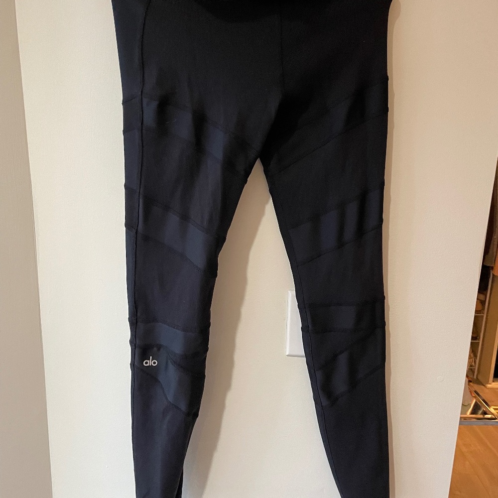 ALO YOGA LEGGINGS